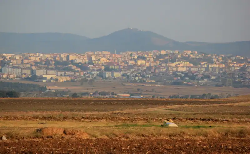 Batıdaki tarlalardan görünen Keşan şehri