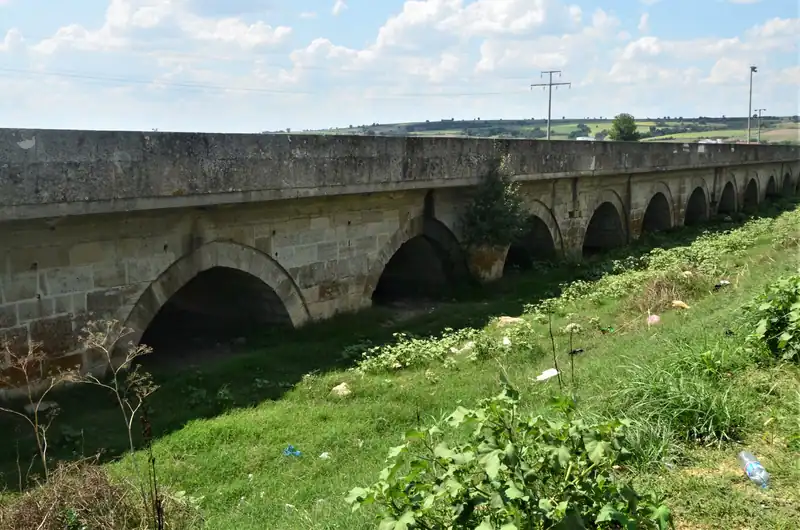 Uzunköprü'deki tarihi taş köprünün kemerleri